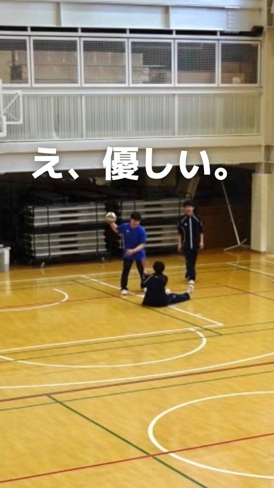 男子生徒の本気のドッジボール🔥
　
　
お尻ついちゃって絶体絶命！？
と思ったらまさかの優しさ…😳
　
　
おもしろい試合でした👏🏻
　
　
　
#高等専修学校 #調理師高校 #美容師高校 #高校生活 #西八王子学校