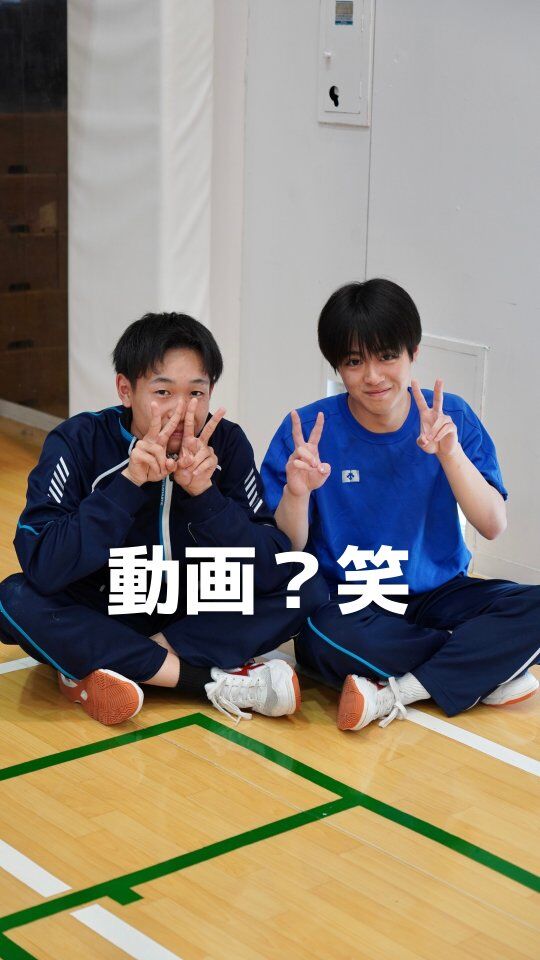 遠くからピースしてる生徒たち✌🏻
しっかり写しておきましょう📸
　
　
2人は写真かと思いきや…
これは動画ですよ〜😂
　
　
　
#高等専修学校 #調理師高校 #美容師高校 #高校生活 #西八王子学校