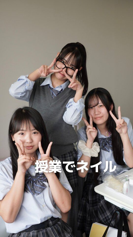 美容師科の授業の様子です💅🏻
　
　
本日はネイルの授業で
自分のネイルも綺麗に整えました😊
　
　
見てみて、綺麗でしょ〜？
　
⁡　
⁡　
#高等専修学校 #美容師学校 #美容師高校 #高校生活 #西八王子学校